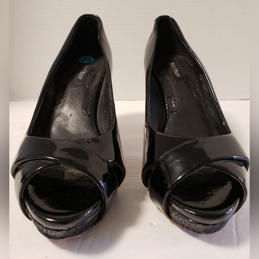 White House Black Market Heels Black Patent Leather Open Toe Womens Size 7.5